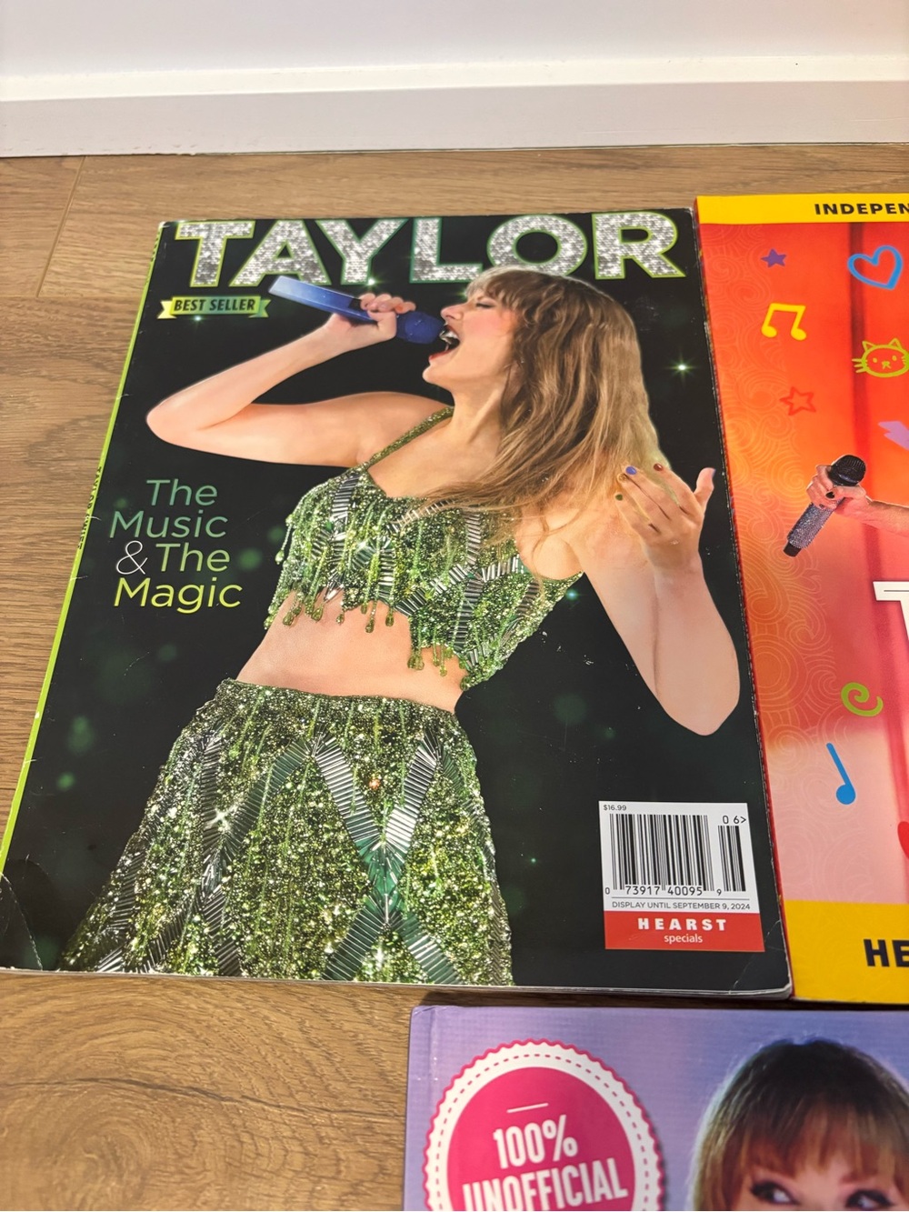 Taylor Swift Fanbook Collection - Picture 3 of 10